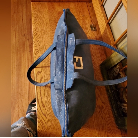 Fendi Blue Metallic Nubuck Medium Chains Tote Bag - Picture 4 of 16